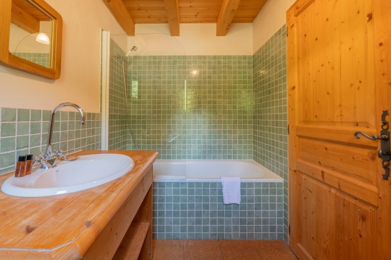 Chalet Montet Forest River Garden Lodge