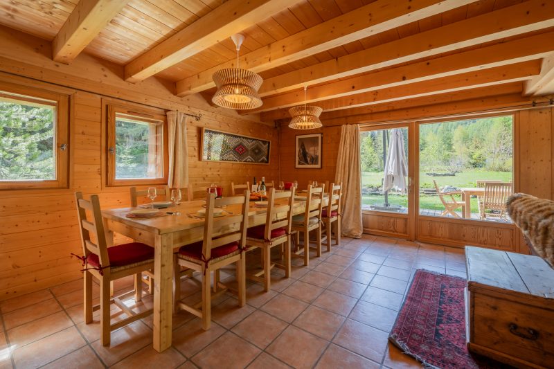 Chalet Montet Forest River Garden Lodge