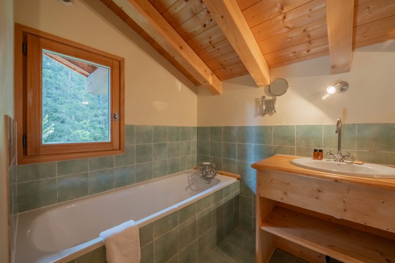 Chalet Montet Forest River Garden Lodge