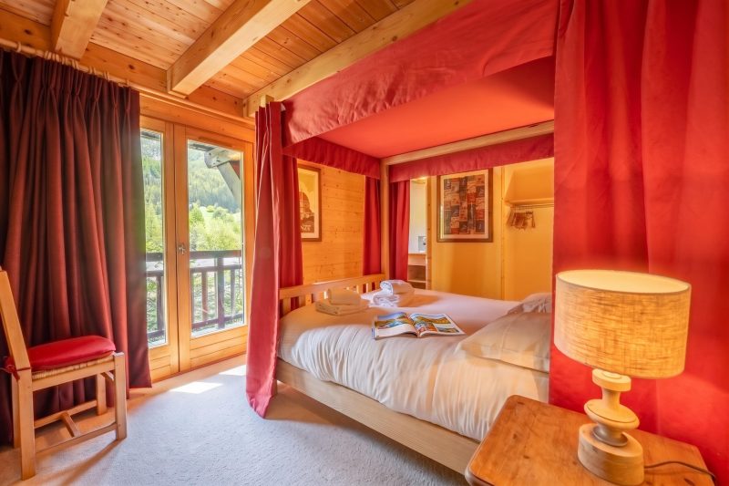 Chalet Montet Forest River Garden Lodge