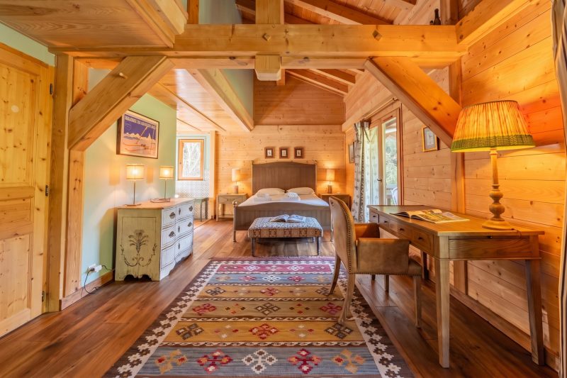 Chalet Montet Forest River Garden Lodge