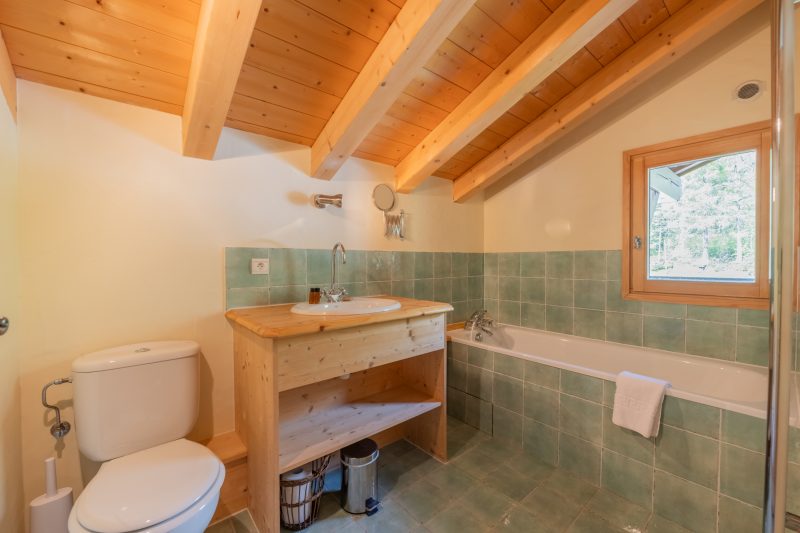 Chalet Montet Forest River Garden Lodge