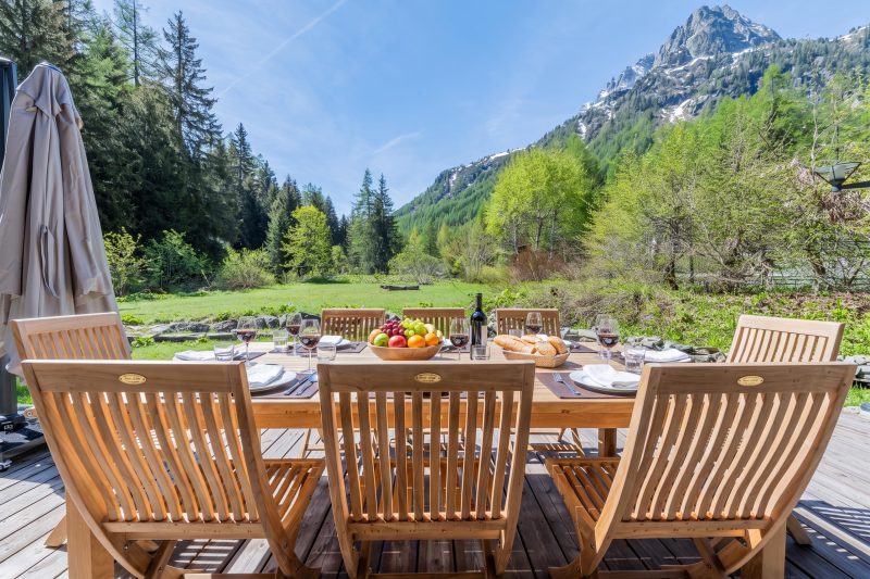 Chalet Montet Forest River Garden Lodge