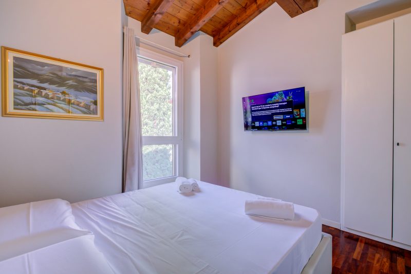Paul | Spacious Central Apart & Garage