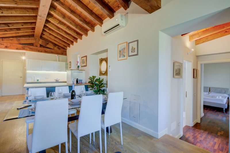Paul | Spacious Central Apart & Garage