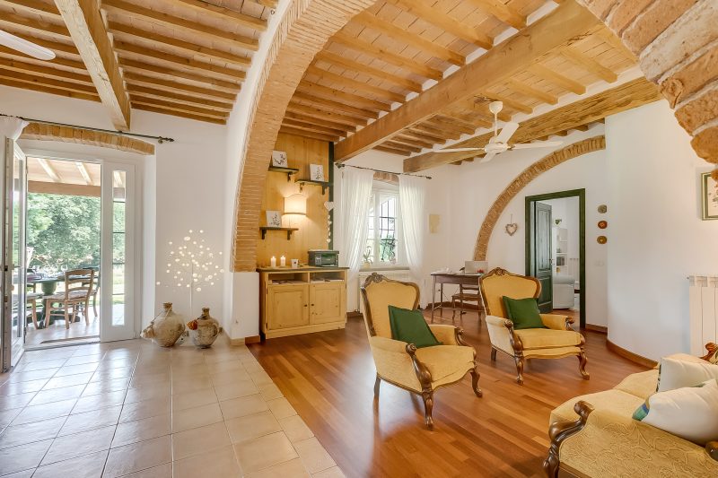 Relaxing Family Villa Roses Shared Pool10