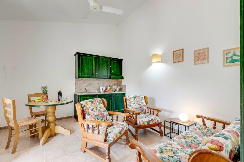 Relaxing Family Villa Roses Shared Pool 6