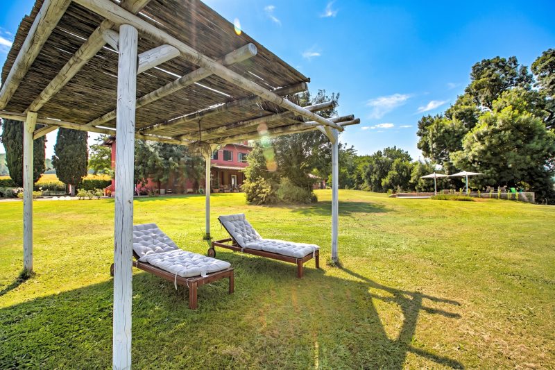 Relaxing Family Villa Roses Shared Pool 6