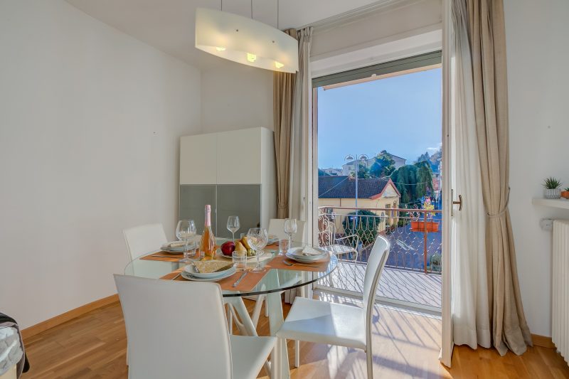 Dolce Orizzonte: 2 Balconies, 50 meters from the Lake Maggiore