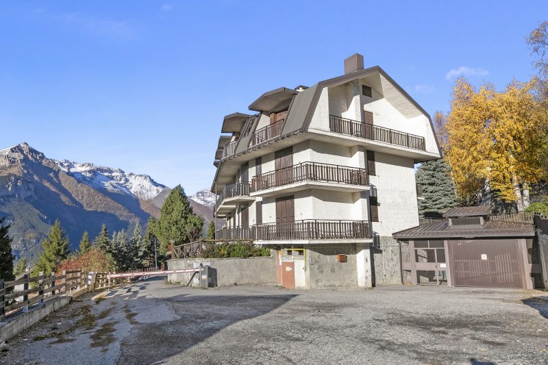 La Chicchetta Balcony & Mountain Views
