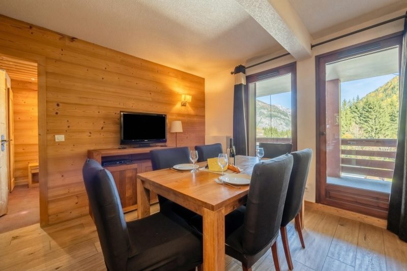 l'Ours Bleu C21 Ski-In at Vallorcine| Shared Pool, Gym & Wellness
