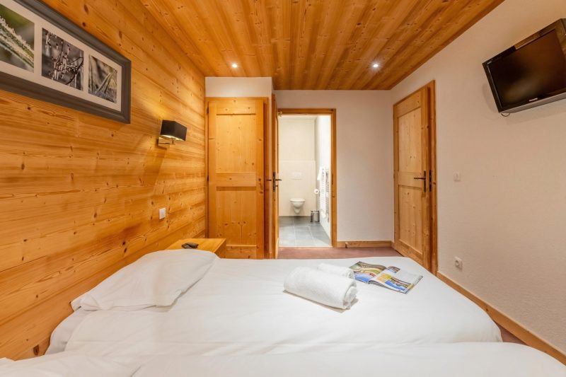 l'Ours Bleu C21 Ski-In at Vallorcine| Shared Pool, Gym & Wellness
