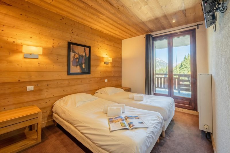 l'Ours Bleu C21 Ski-In at Vallorcine| Shared Pool, Gym & Wellness