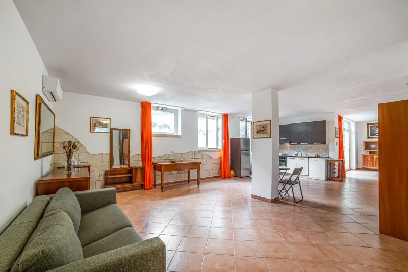 Apartment Civico 32 - Gardens & Shared Pool