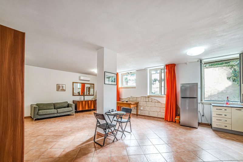 Apartment Civico 32 - Gardens & Shared Pool