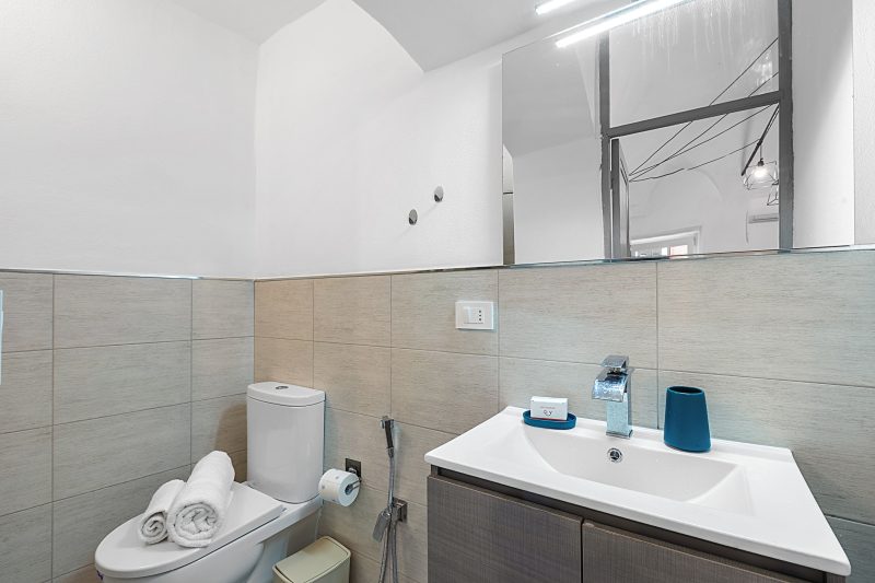 Saro House, Centre Apartment for 6