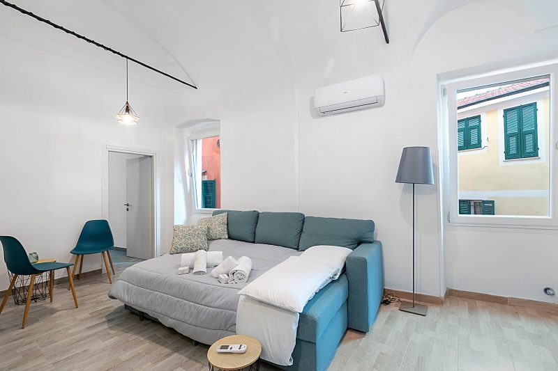 Saro House, Centre Apartment for 6