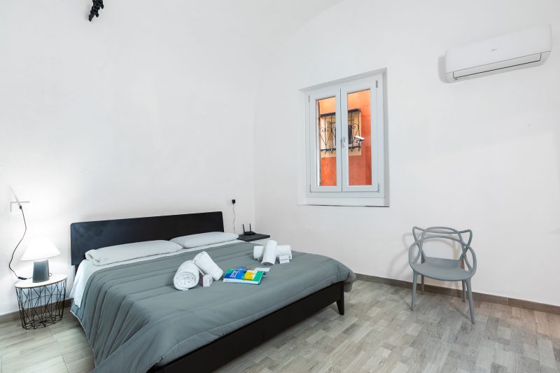 Saro House, Centre Apartment for 6