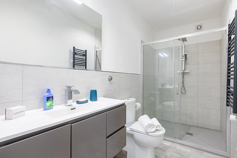 Saro House, Centre Apartment for 6