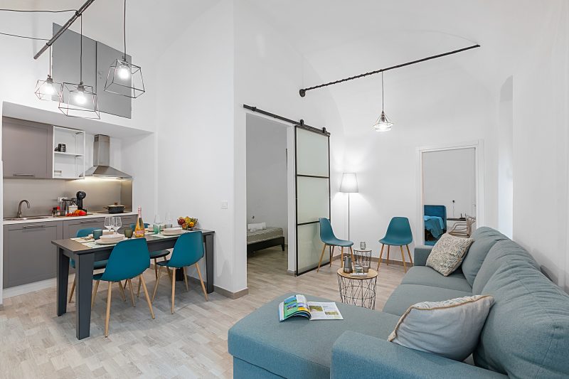 Saro House, Centre Apartment for 6