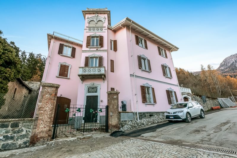 Le Bon Bon Rose Alpine Retreat for 4
