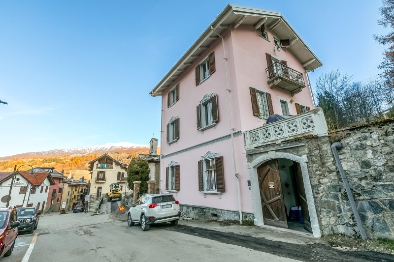 Le Bon Bon Rose Alpine Retreat for 4