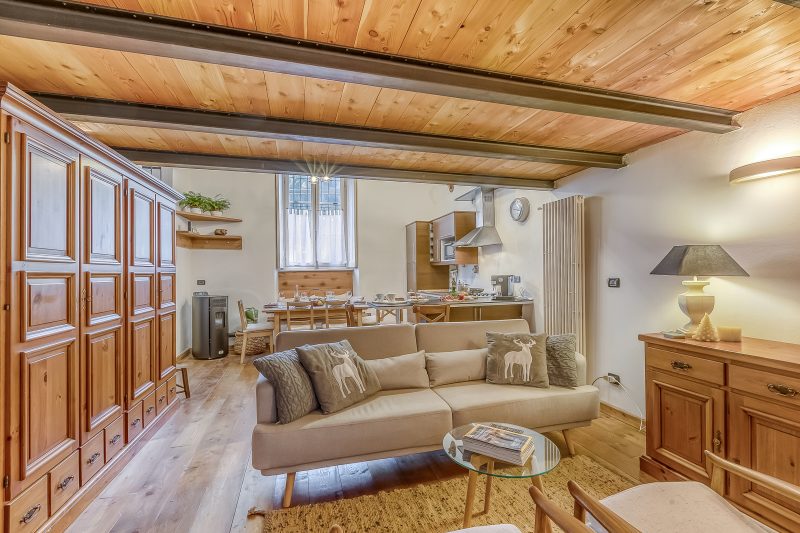 Le Bon Bon Rose Alpine Retreat for 4