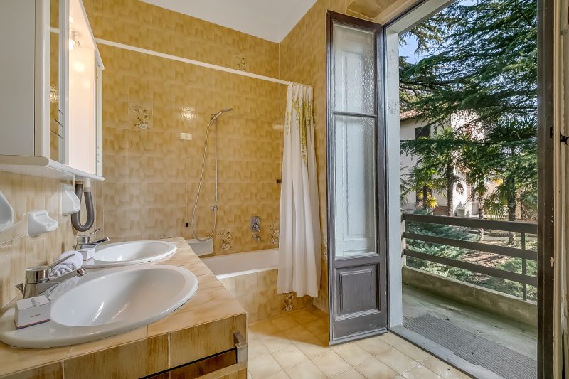 Villa Incanto Sul Lago: Lakefront, Garden & Balconies (Sleeps 7)