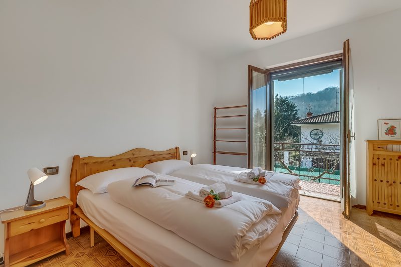Villa Eva: Leggiuno 5-Bed Villa for Families & Groups (Sleeps 10)
