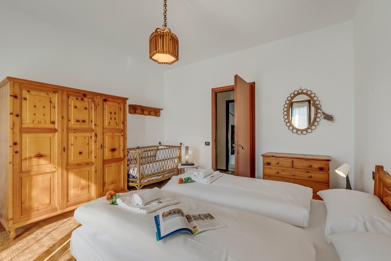 Villa Eva: Leggiuno 5-Bed Villa for Families & Groups (Sleeps 10)