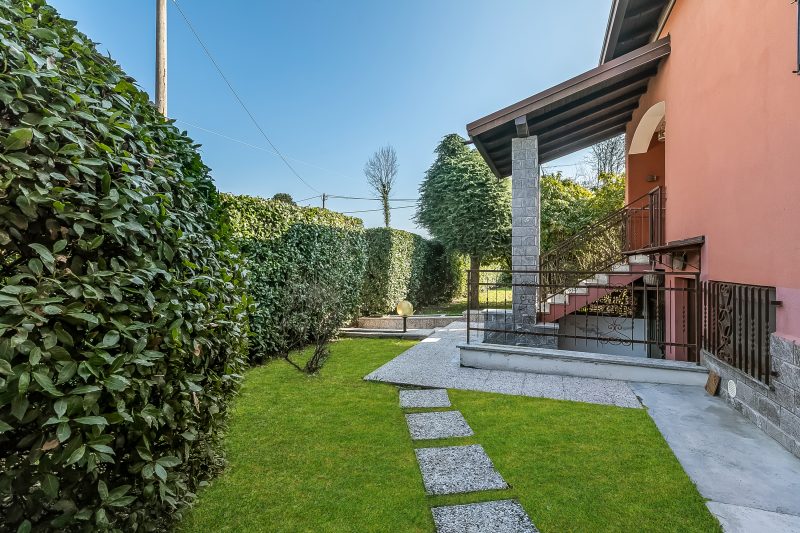 Villa Eva: Leggiuno 5-Bed Villa for Families & Groups (Sleeps 10)