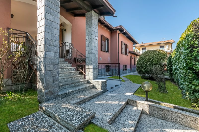 Villa Eva: Leggiuno 5-Bed Villa for Families & Groups (Sleeps 10)