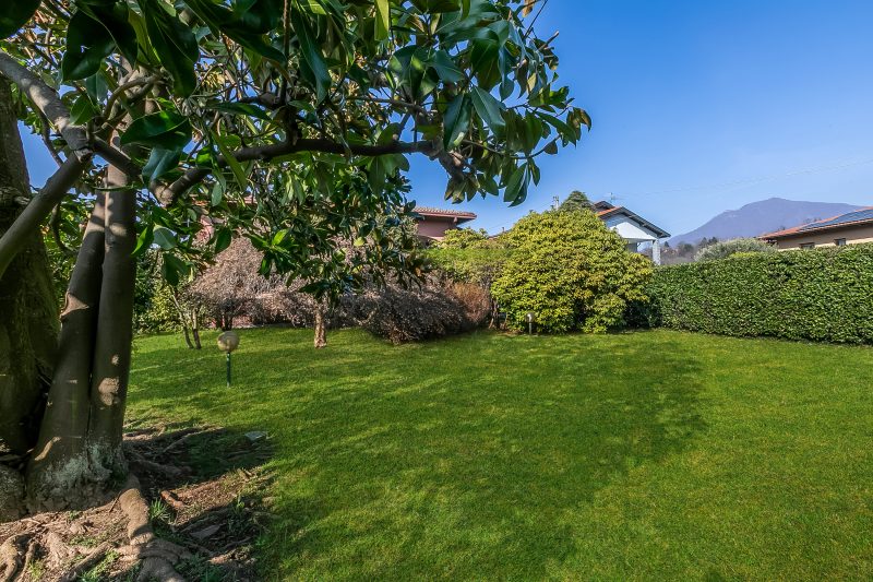 Villa Eva: Leggiuno 5-Bed Villa for Families & Groups (Sleeps 10)