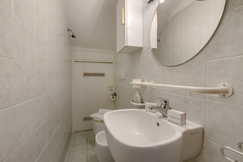 Villa Eva: Leggiuno 5-Bed Villa for Families & Groups (Sleeps 10)