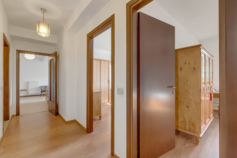 Villa Eva: Leggiuno 5-Bed Villa for Families & Groups (Sleeps 10)