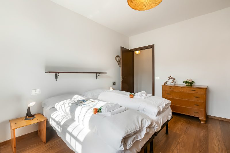 Villa Eva: Leggiuno 5-Bed Villa for Families & Groups (Sleeps 10)