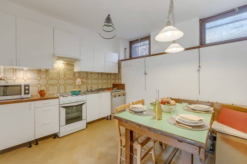 Villa Eva: Leggiuno 5-Bed Villa for Families & Groups (Sleeps 10)