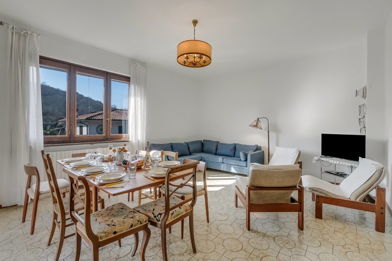 Villa Eva: Leggiuno 5-Bed Villa for Families & Groups (Sleeps 10)