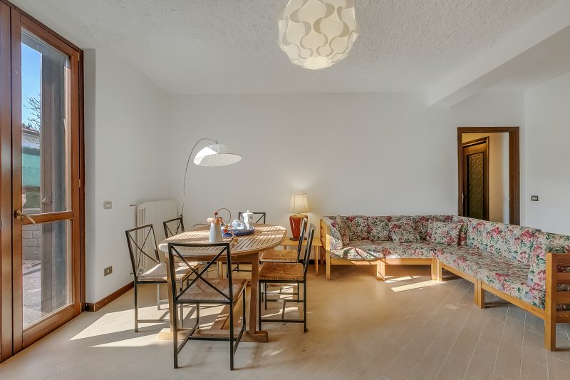 Villa Eva: Leggiuno 5-Bed Villa for Families & Groups (Sleeps 10)