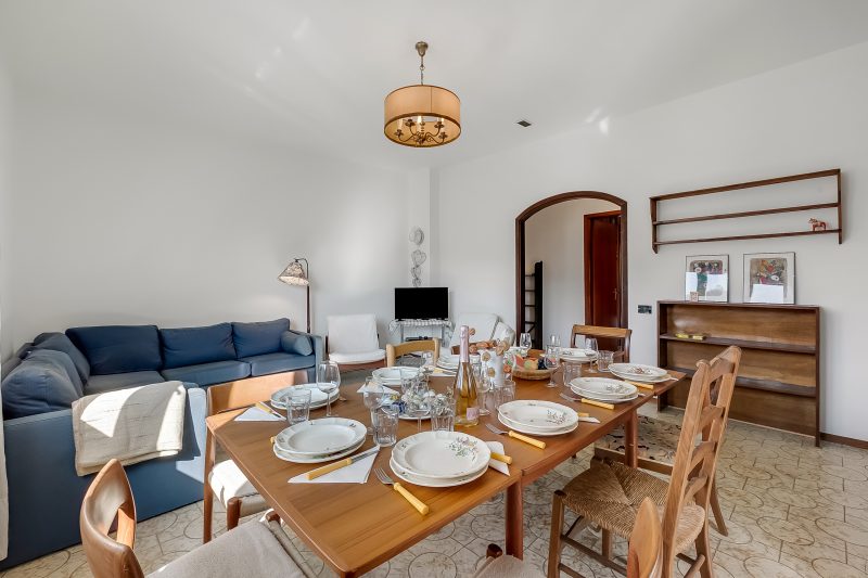 Villa Eva: Leggiuno 5-Bed Villa for Families & Groups (Sleeps 10)