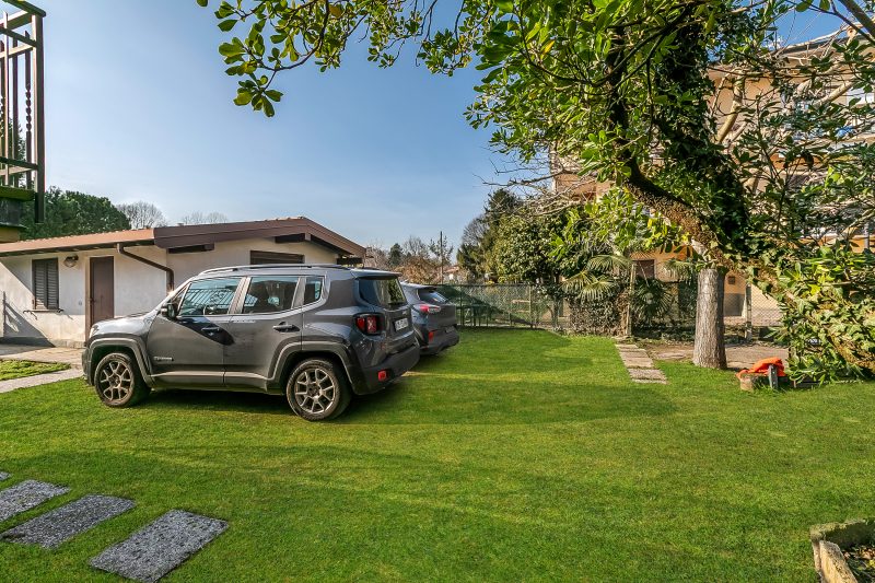 Villa Eva: Leggiuno 5-Bed Villa for Families & Groups (Sleeps 10)