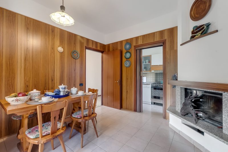 Villa Eva: Leggiuno 5-Bed Villa for Families & Groups (Sleeps 10)