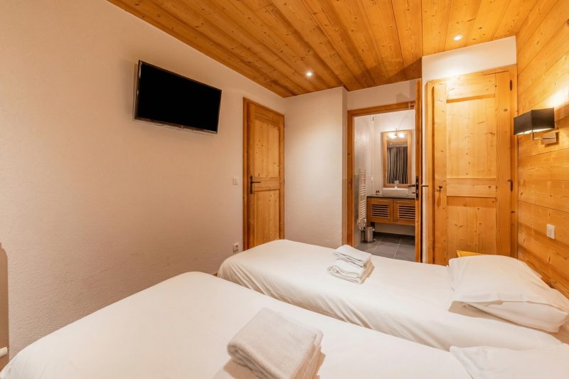 l'Ours Bleu C11 Ski-In at Vallorcine| Shared Pool, Gym & Wellness