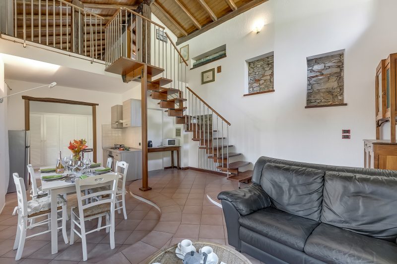 Il Borgo Del Vergante Casa Lina: Ac And Balcony