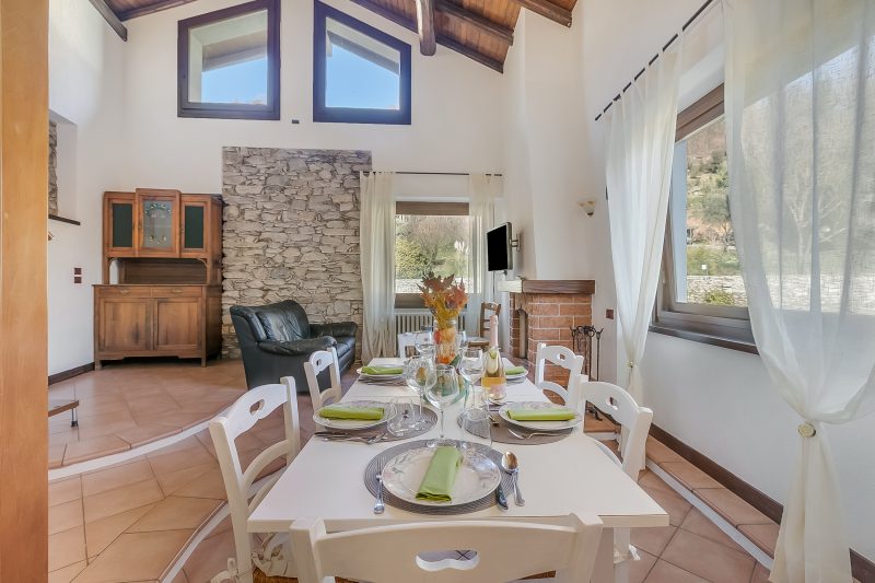 Il Borgo Del Vergante Casa Lina: Ac And Balcony