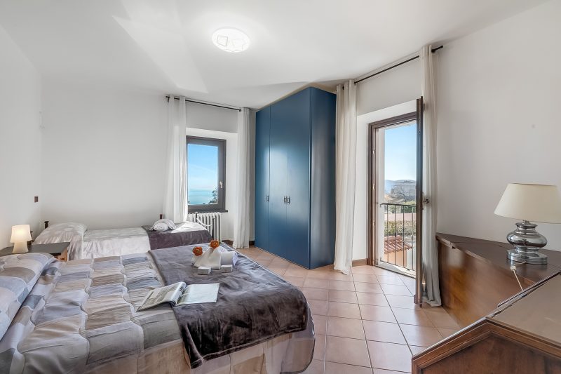 Il Borgo Del Vergante Casa Lina: Ac And Balcony
