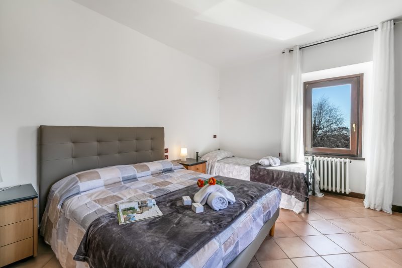 Il Borgo Del Vergante Casa Lina: Ac And Balcony