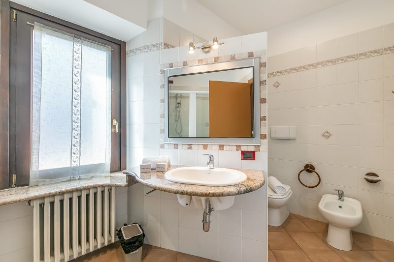 Il Borgo Del Vergante Casa Lina: Ac And Balcony
