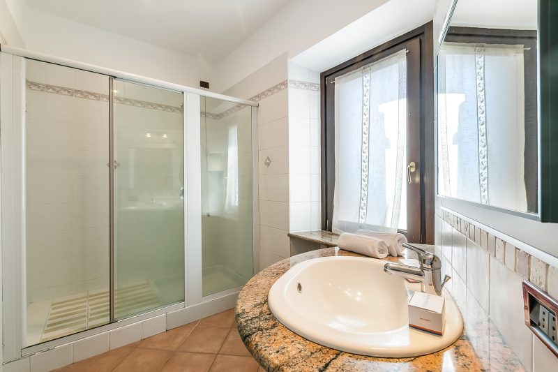 Il Borgo Del Vergante Casa Lina: Ac And Balcony