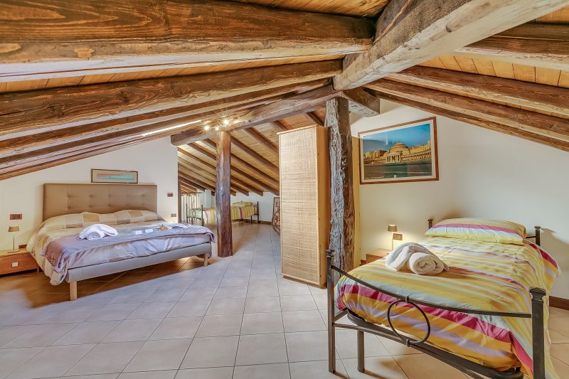 Il Borgo Del Vergante Casa Lina: Ac And Balcony